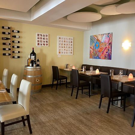 Hotel Restaurant La Boule D'Or Barbezieux-Saint-Hilaire Luaran gambar