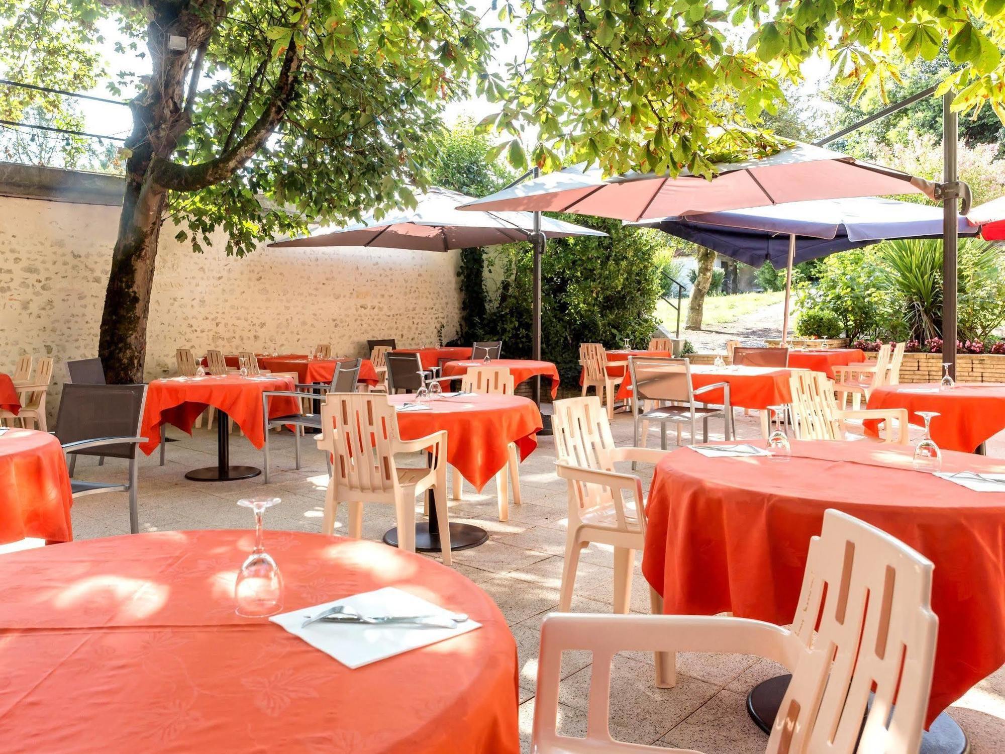 Hotel Restaurant La Boule D'Or Barbezieux-Saint-Hilaire Luaran gambar